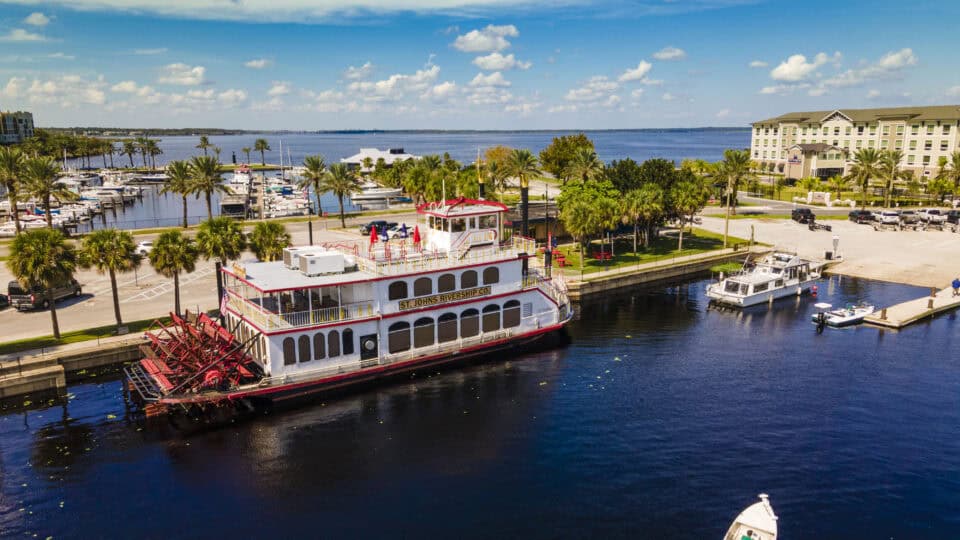 A sternwheel paddleboat docked at the Lake Monroe marina in Sanford, Florida